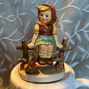 Hummel figurine. Little girl with kerchief, ‘Just Resting’.